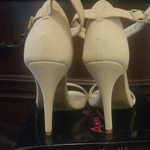 Heels - Picture 3 of 3